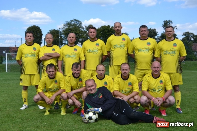 Zdjęcie w galerii na portalu naszraciborz.pl: Odlboje walczyli na murawie w Chałupkach  wiadomości z regionu