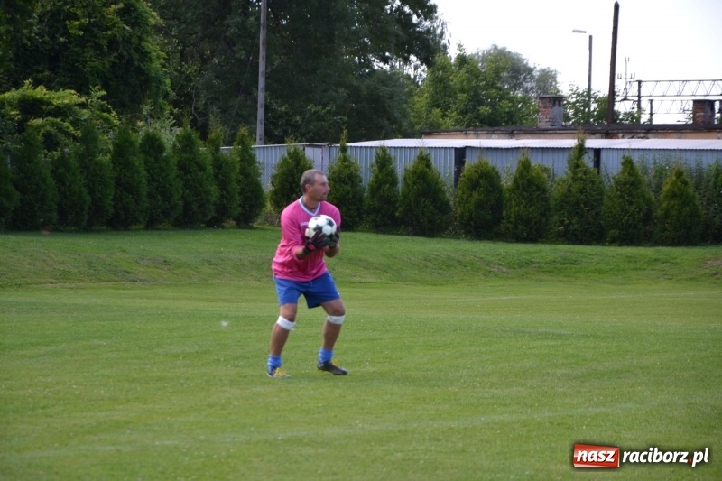 Zdjęcie w galerii na portalu naszraciborz.pl: Odlboje walczyli na murawie w Chałupkach  wiadomości z regionu