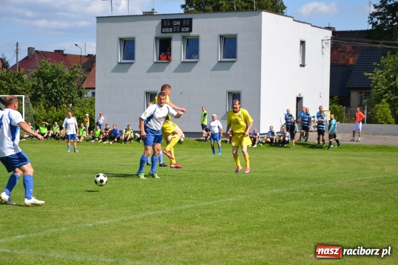 Zdjęcie w galerii na portalu naszraciborz.pl: Odlboje walczyli na murawie w Chałupkach  wiadomości z regionu