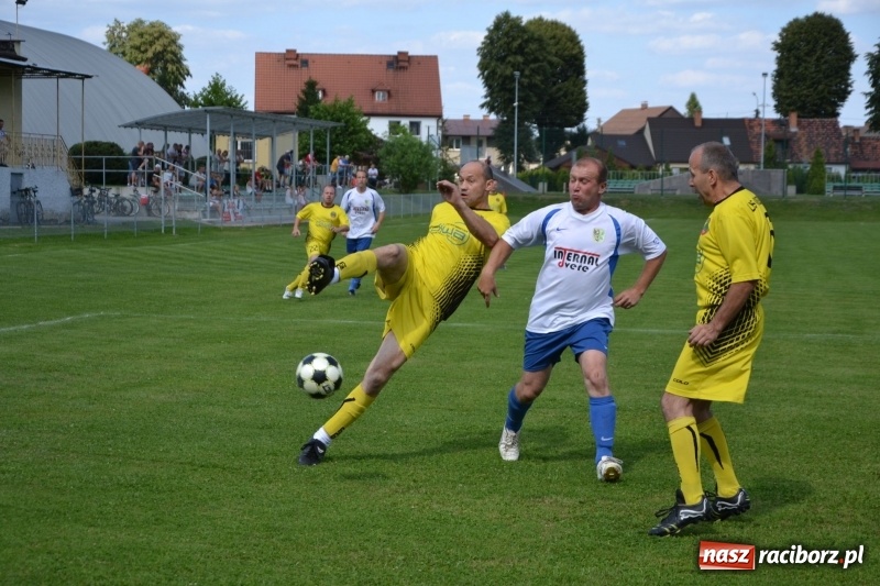 Zdjęcie w galerii na portalu naszraciborz.pl: Odlboje walczyli na murawie w Chałupkach  wiadomości z regionu
