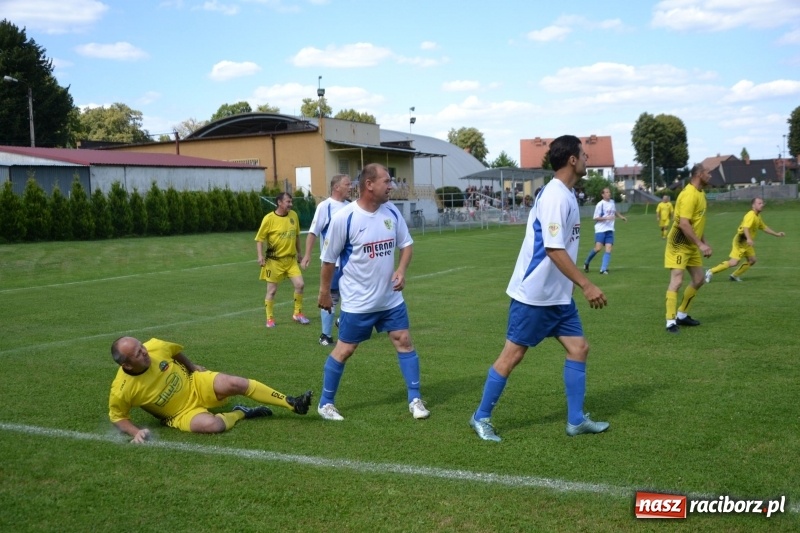 Zdjęcie w galerii na portalu naszraciborz.pl: Odlboje walczyli na murawie w Chałupkach  wiadomości z regionu