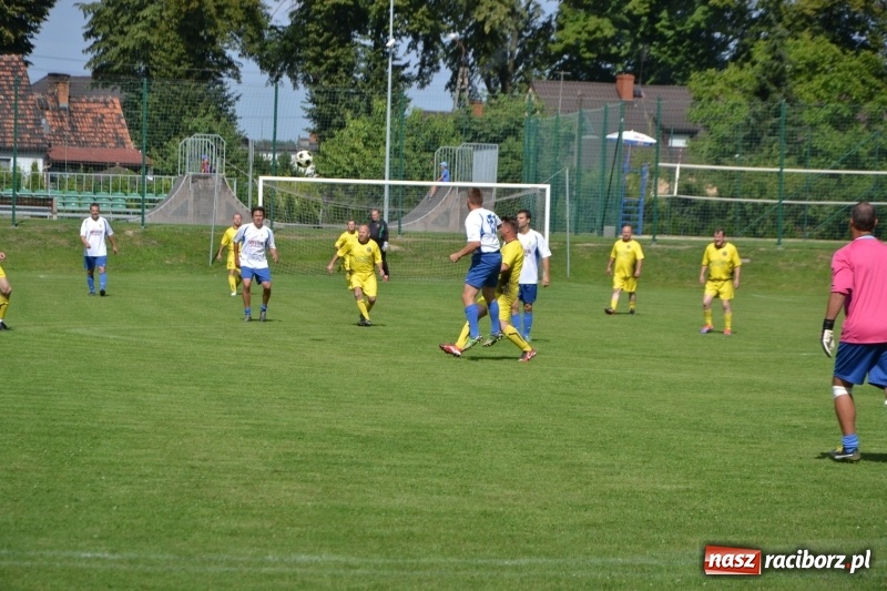 Zdjęcie w galerii na portalu naszraciborz.pl: Odlboje walczyli na murawie w Chałupkach  wiadomości z regionu