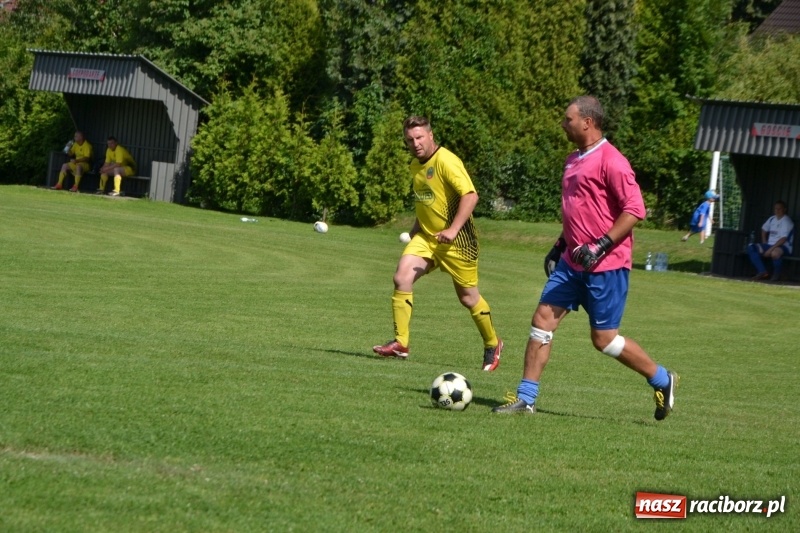 Zdjęcie w galerii na portalu naszraciborz.pl: Odlboje walczyli na murawie w Chałupkach  wiadomości z regionu