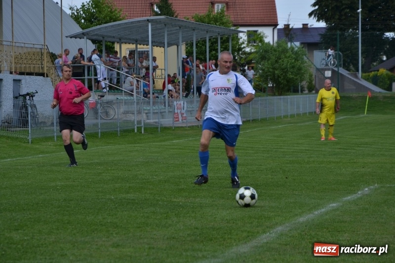 Zdjęcie w galerii na portalu naszraciborz.pl: Odlboje walczyli na murawie w Chałupkach  wiadomości z regionu