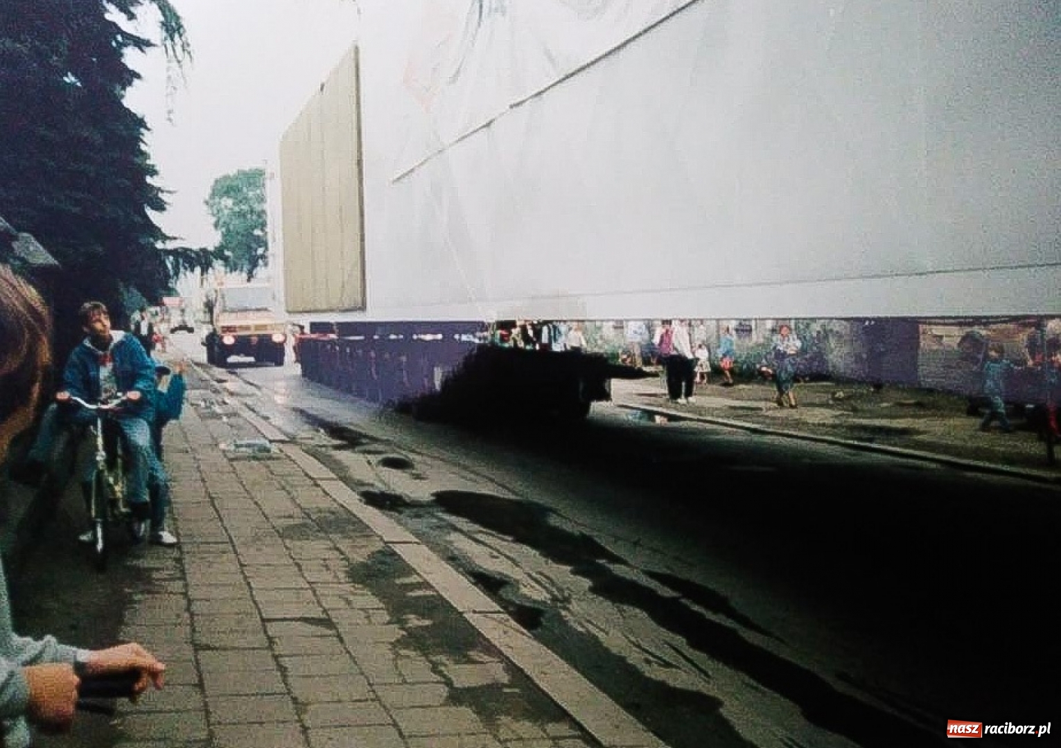 Zdjęcie w galerii na portalu naszraciborz.pl: To zdarzyło się 23 lata temu. Wielki transport przez Racibórz  wiadomości z regionu