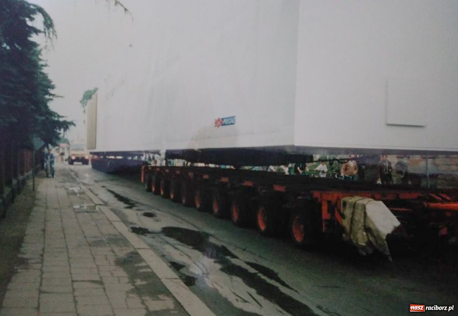 Zdjęcie w galerii na portalu naszraciborz.pl: To zdarzyło się 23 lata temu. Wielki transport przez Racibórz  wiadomości z regionu