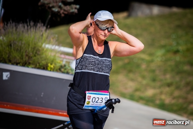 Zdjęcie w galerii na portalu naszraciborz.pl: Nordic Walking koroną wałów w Raciborzu wiadomości z regionu