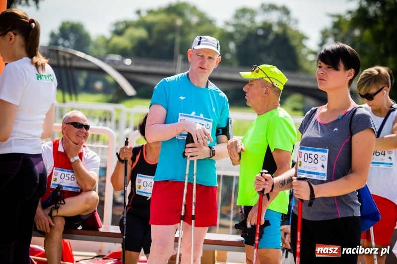 Zdjęcie w galerii na portalu naszraciborz.pl: Nordic Walking koroną wałów w Raciborzu wiadomości z regionu