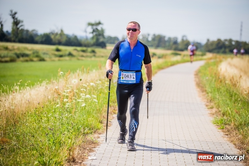 Zdjęcie w galerii na portalu naszraciborz.pl: Nordic Walking koroną wałów w Raciborzu wiadomości z regionu