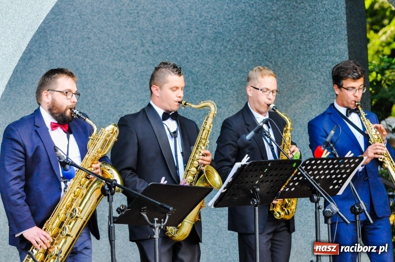 Zdjęcie w galerii na portalu naszraciborz.pl: Letnie muzykowanie z Saksoholikami  wiadomości z regionu