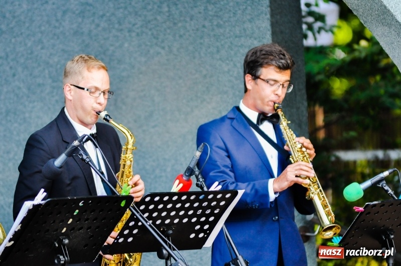 Zdjęcie w galerii na portalu naszraciborz.pl: Letnie muzykowanie z Saksoholikami  wiadomości z regionu