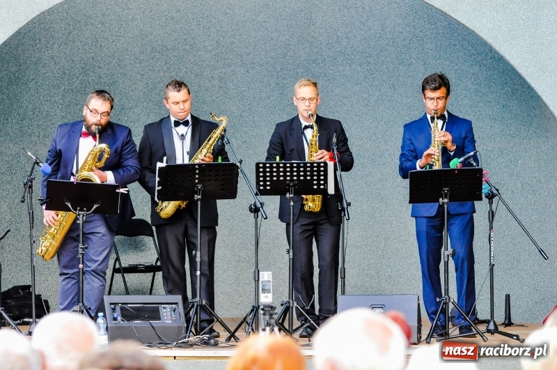 Zdjęcie w galerii na portalu naszraciborz.pl: Letnie muzykowanie z Saksoholikami  wiadomości z regionu