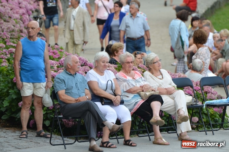 Zdjęcie w galerii na portalu naszraciborz.pl: Letnie muzykowanie z Saksoholikami  wiadomości z regionu