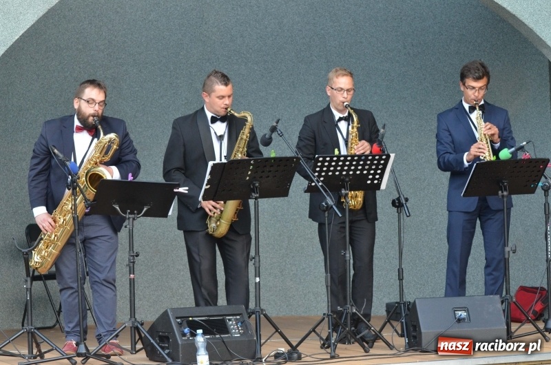 Zdjęcie w galerii na portalu naszraciborz.pl: Letnie muzykowanie z Saksoholikami  wiadomości z regionu