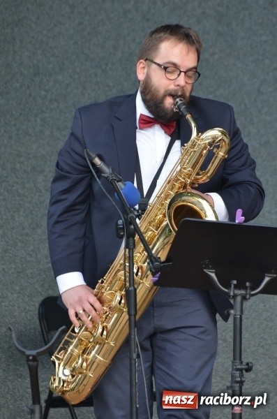 Zdjęcie w galerii na portalu naszraciborz.pl: Letnie muzykowanie z Saksoholikami  wiadomości z regionu