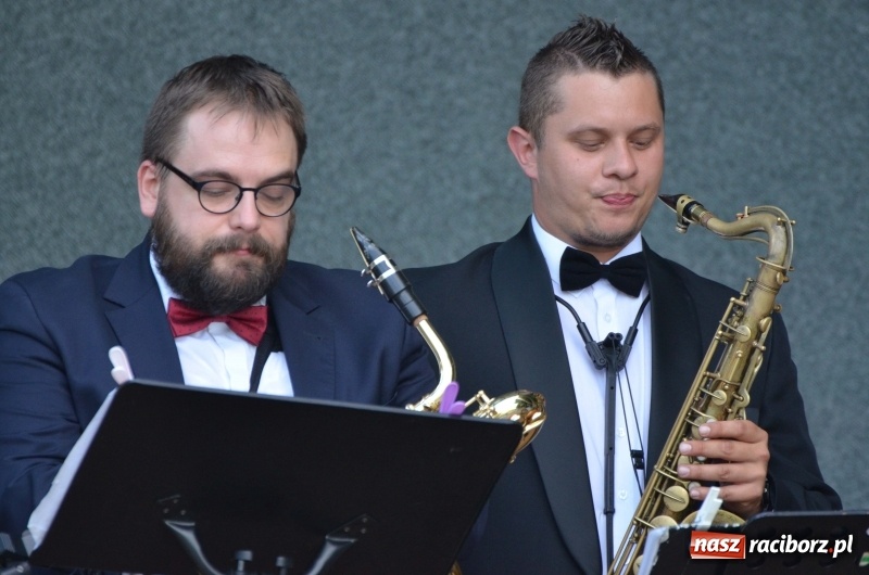 Zdjęcie w galerii na portalu naszraciborz.pl: Letnie muzykowanie z Saksoholikami  wiadomości z regionu