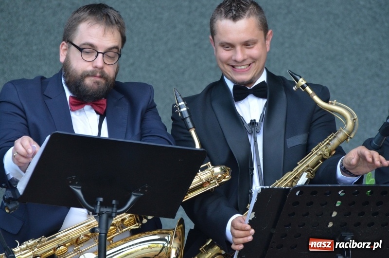 Zdjęcie w galerii na portalu naszraciborz.pl: Letnie muzykowanie z Saksoholikami  wiadomości z regionu