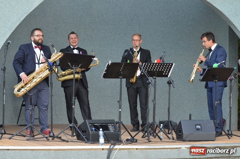 Zdjęcie w galerii na portalu naszraciborz.pl: Letnie muzykowanie z Saksoholikami  wiadomości z regionu