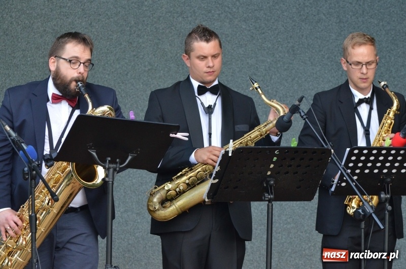 Zdjęcie w galerii na portalu naszraciborz.pl: Letnie muzykowanie z Saksoholikami  wiadomości z regionu