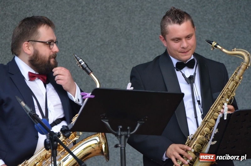 Zdjęcie w galerii na portalu naszraciborz.pl: Letnie muzykowanie z Saksoholikami  wiadomości z regionu