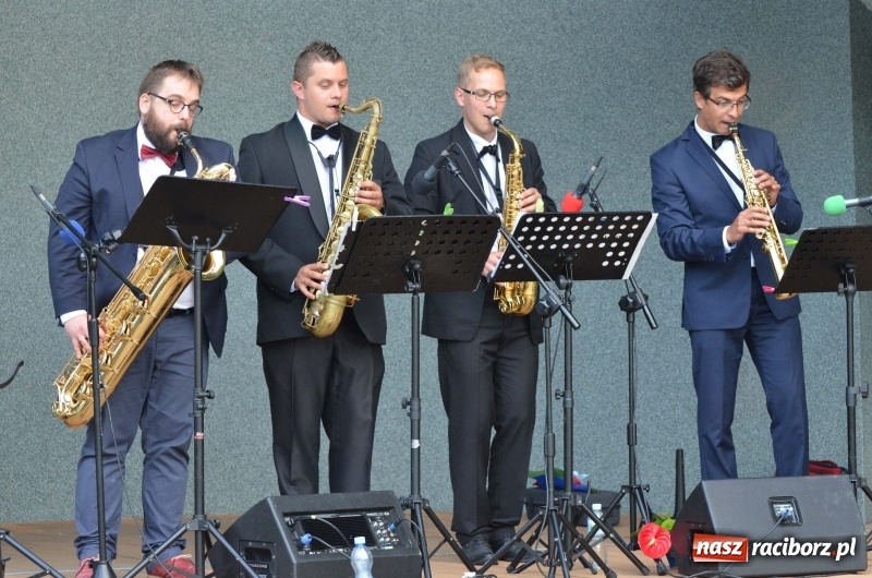 Zdjęcie w galerii na portalu naszraciborz.pl: Letnie muzykowanie z Saksoholikami  wiadomości z regionu
