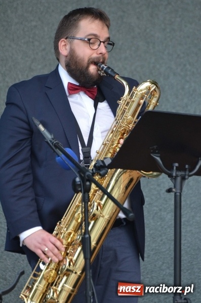 Zdjęcie w galerii na portalu naszraciborz.pl: Letnie muzykowanie z Saksoholikami  wiadomości z regionu