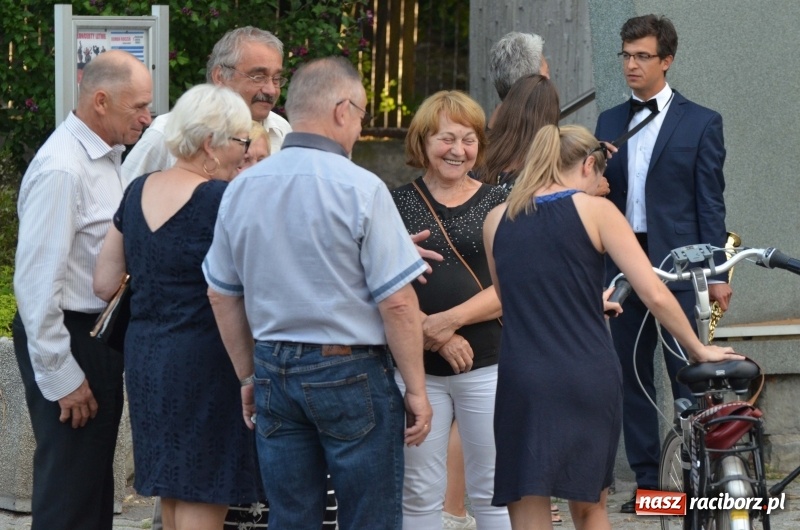 Zdjęcie w galerii na portalu naszraciborz.pl: Letnie muzykowanie z Saksoholikami  wiadomości z regionu