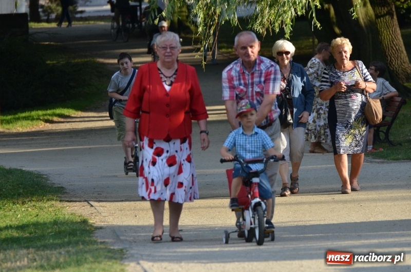 Zdjęcie w galerii na portalu naszraciborz.pl: Letnie muzykowanie z Saksoholikami  wiadomości z regionu