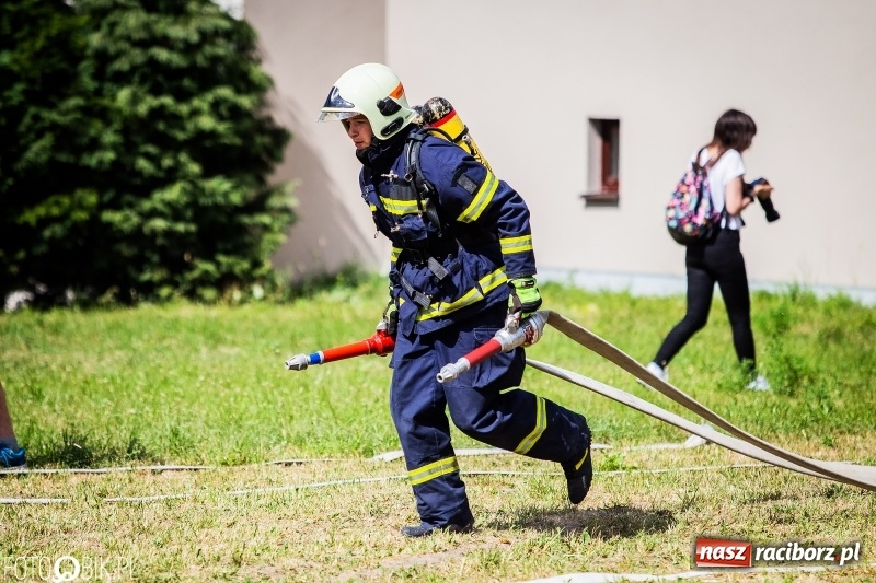Zdjęcie w galerii na portalu naszraciborz.pl: Żelazny jak strażak. Mordercze zawody w Krzanowicach  wiadomości z regionu