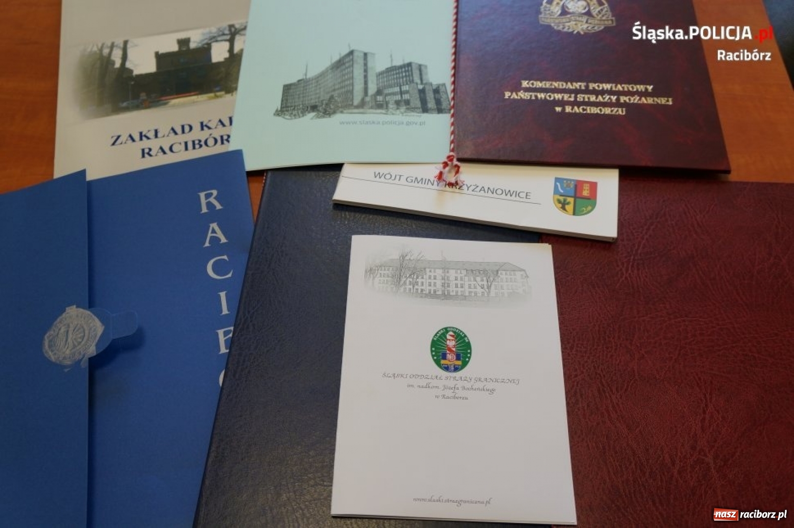 Zdjęcie w galerii na portalu naszraciborz.pl: Policjanci nie chcieli kwiatów, ale za to...  wiadomości z regionu