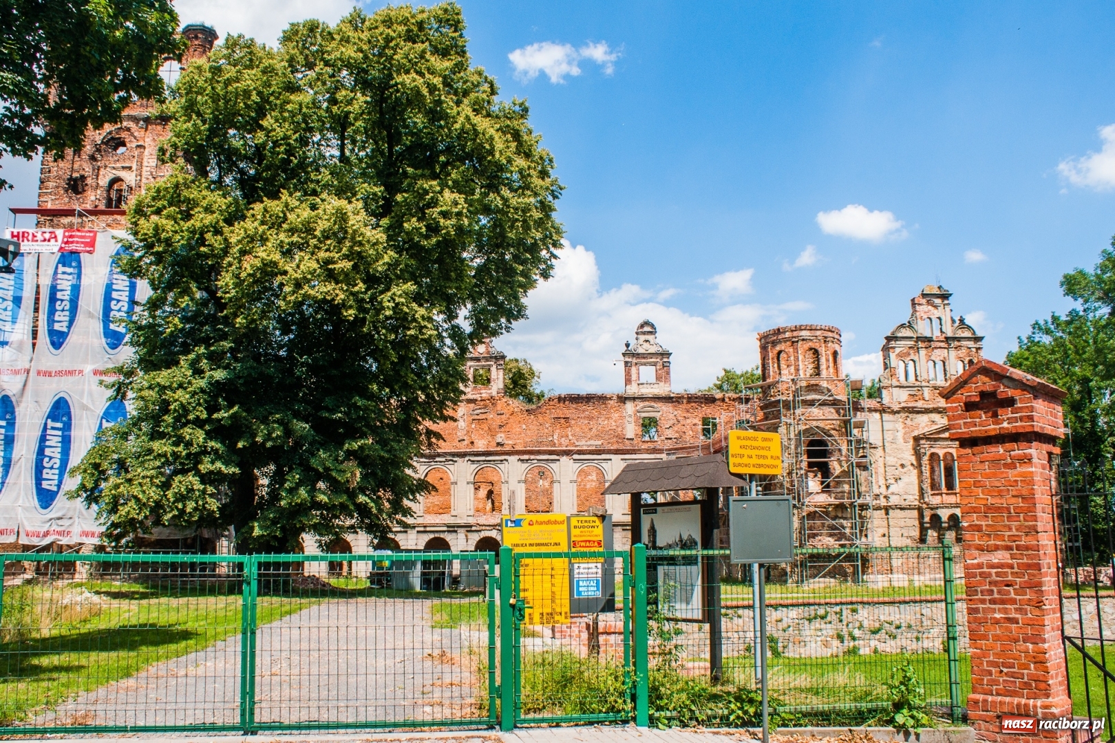 Zdjęcie w galerii na portalu naszraciborz.pl: Trwają prace przy częściowej odbudowie zamku w Tworkowie wiadomości z regionu
