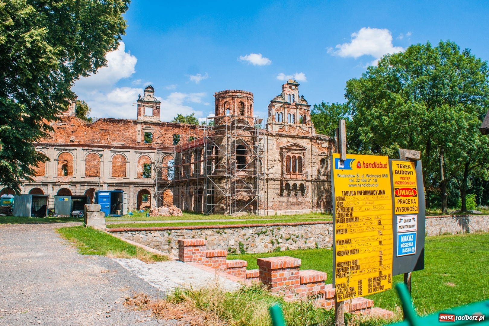 Zdjęcie w galerii na portalu naszraciborz.pl: Trwają prace przy częściowej odbudowie zamku w Tworkowie wiadomości z regionu