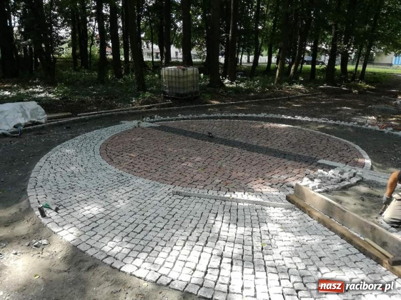 Zdjęcie w galerii na portalu naszraciborz.pl: Trwają prace przy częściowej odbudowie zamku w Tworkowie wiadomości z regionu