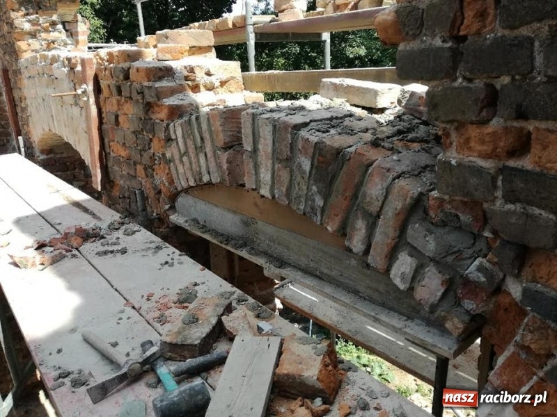 Zdjęcie w galerii na portalu naszraciborz.pl: Trwają prace przy częściowej odbudowie zamku w Tworkowie wiadomości z regionu