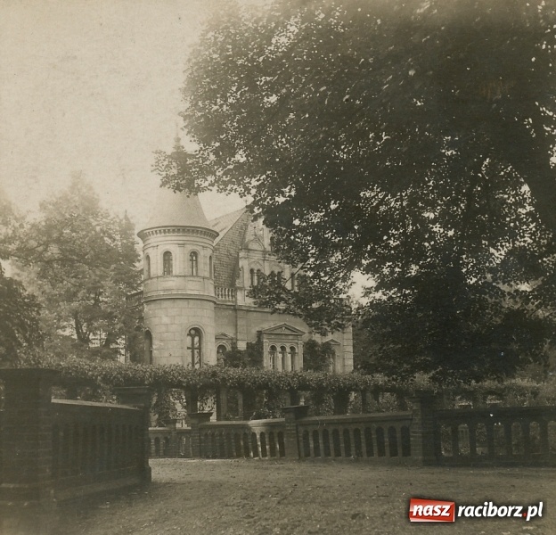 Zdjęcie w galerii na portalu naszraciborz.pl: Trwają prace przy częściowej odbudowie zamku w Tworkowie wiadomości z regionu