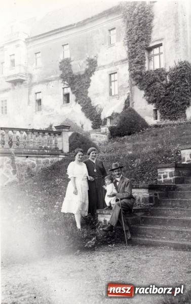 Zdjęcie w galerii na portalu naszraciborz.pl: Trwają prace przy częściowej odbudowie zamku w Tworkowie wiadomości z regionu