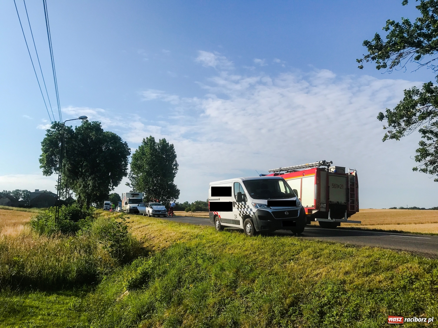 Zdjęcie w galerii na portalu naszraciborz.pl: Zderzenie alfy romeo i dostawczego iveco DW 933  wiadomości z regionu