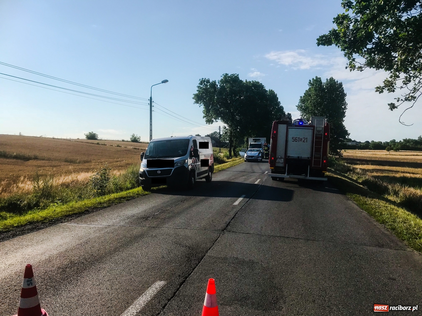 Zdjęcie w galerii na portalu naszraciborz.pl: Zderzenie alfy romeo i dostawczego iveco DW 933  wiadomości z regionu