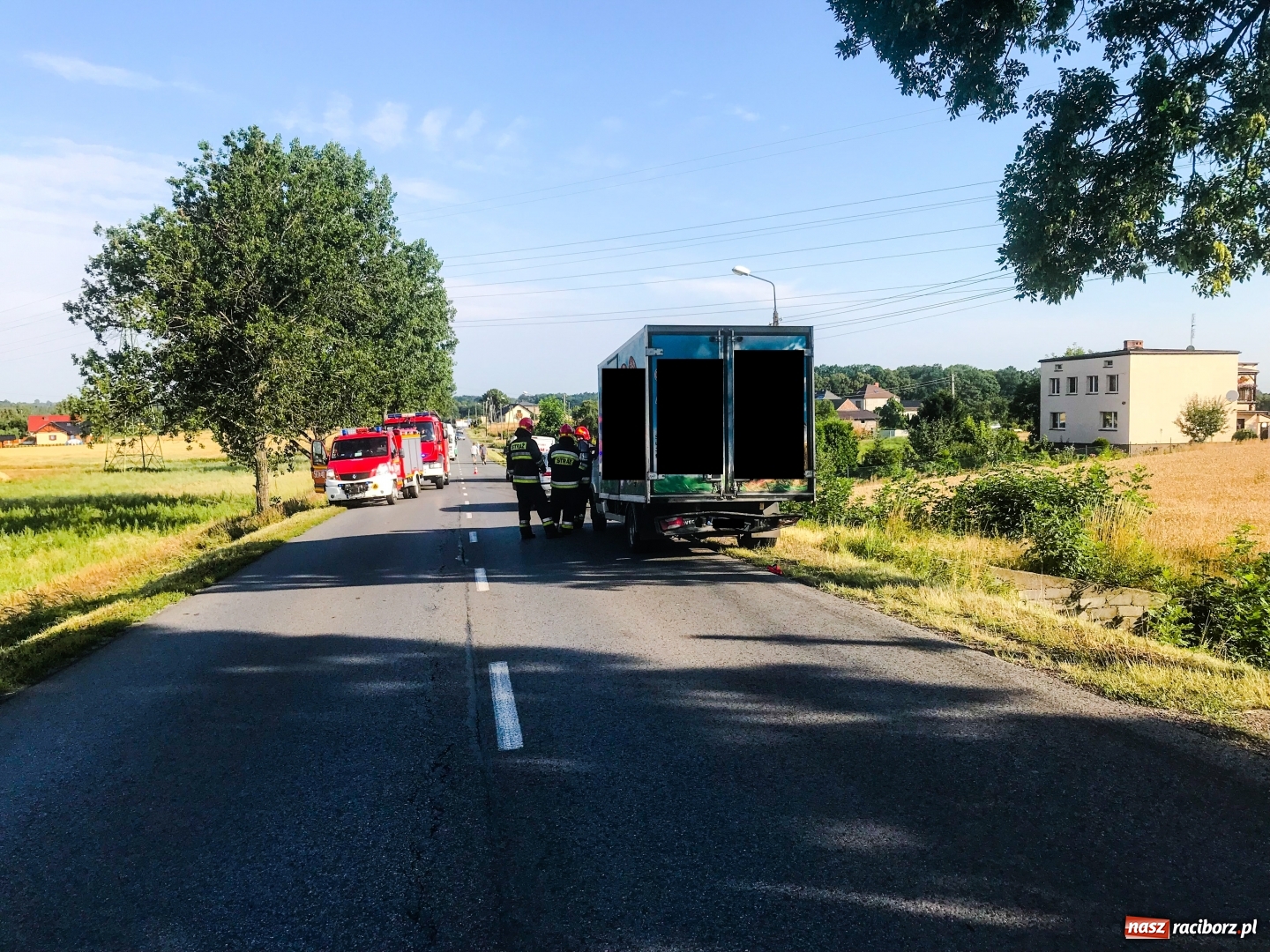 Zdjęcie w galerii na portalu naszraciborz.pl: Zderzenie alfy romeo i dostawczego iveco DW 933  wiadomości z regionu