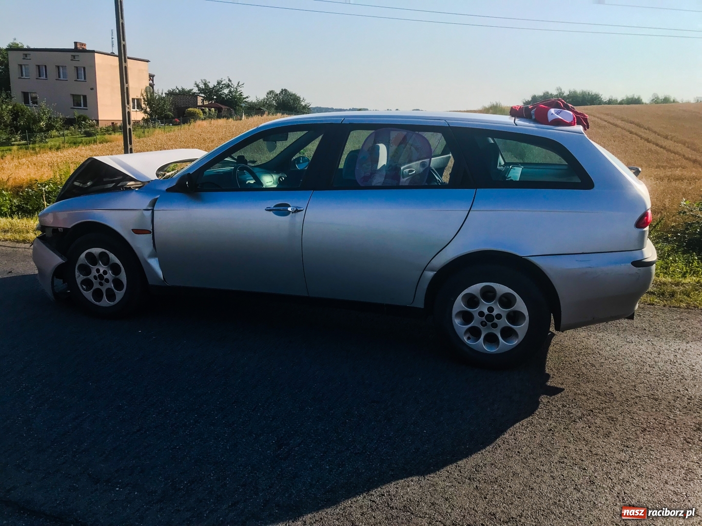 Zdjęcie w galerii na portalu naszraciborz.pl: Zderzenie alfy romeo i dostawczego iveco DW 933  wiadomości z regionu