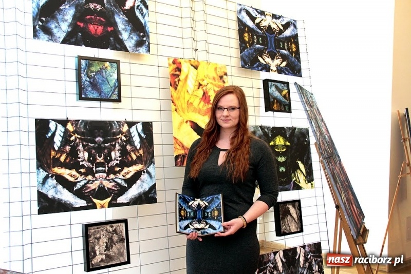 Zdjęcie w galerii na portalu naszraciborz.pl: DYPLOMY 2018 - wernisaż wystawy prac dyplomowych absolwentów PWSZ  wiadomości z regionu