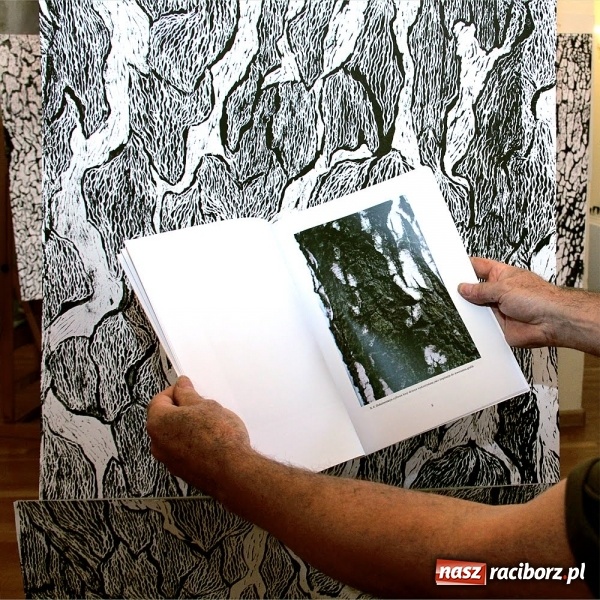 Zdjęcie w galerii na portalu naszraciborz.pl: DYPLOMY 2018 - wernisaż wystawy prac dyplomowych absolwentów PWSZ  wiadomości z regionu