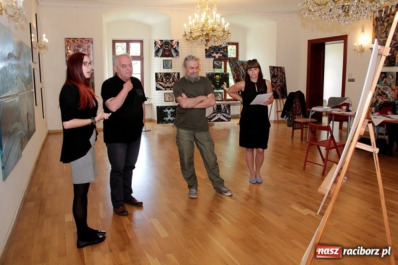 Zdjęcie w galerii na portalu naszraciborz.pl: DYPLOMY 2018 - wernisaż wystawy prac dyplomowych absolwentów PWSZ  wiadomości z regionu