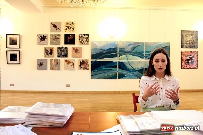 Zdjęcie w galerii na portalu naszraciborz.pl: DYPLOMY 2018 - wernisaż wystawy prac dyplomowych absolwentów PWSZ  wiadomości z regionu