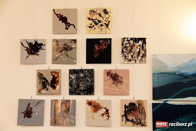 Zdjęcie w galerii na portalu naszraciborz.pl: DYPLOMY 2018 - wernisaż wystawy prac dyplomowych absolwentów PWSZ  wiadomości z regionu