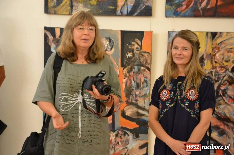 Zdjęcie w galerii na portalu naszraciborz.pl: DYPLOMY 2018 - wernisaż wystawy prac dyplomowych absolwentów PWSZ  wiadomości z regionu