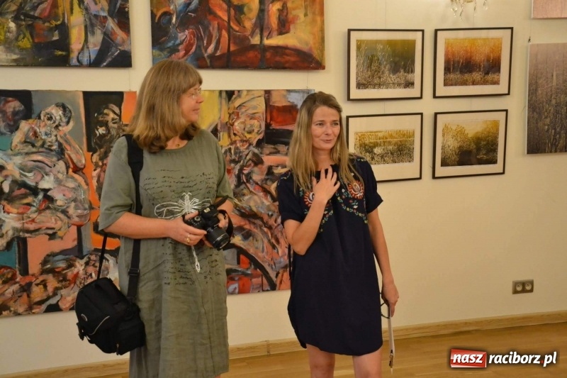 Zdjęcie w galerii na portalu naszraciborz.pl: DYPLOMY 2018 - wernisaż wystawy prac dyplomowych absolwentów PWSZ  wiadomości z regionu