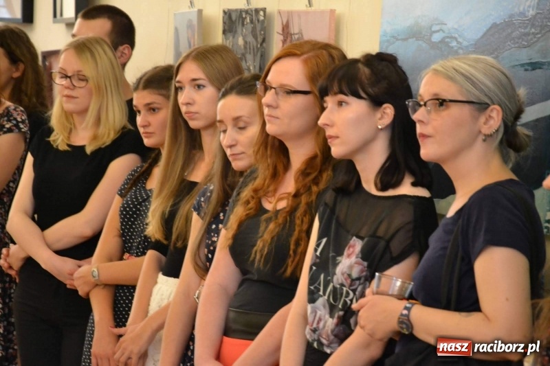 Zdjęcie w galerii na portalu naszraciborz.pl: DYPLOMY 2018 - wernisaż wystawy prac dyplomowych absolwentów PWSZ  wiadomości z regionu