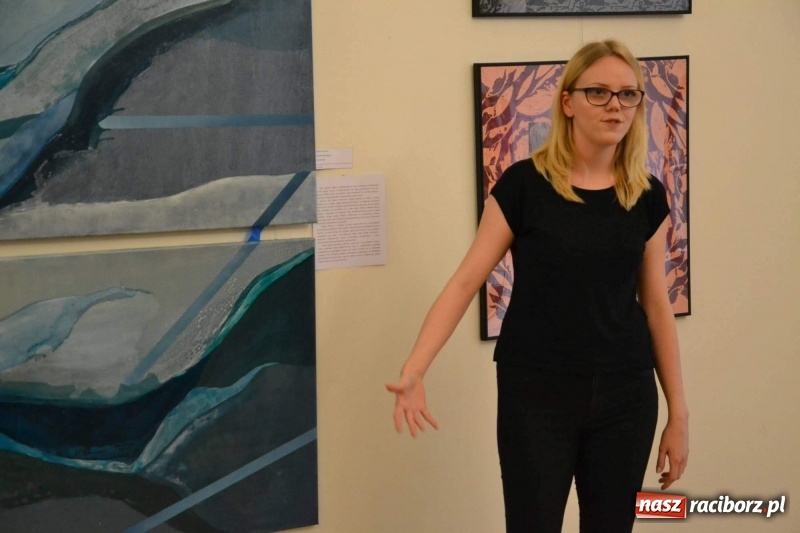 Zdjęcie w galerii na portalu naszraciborz.pl: DYPLOMY 2018 - wernisaż wystawy prac dyplomowych absolwentów PWSZ  wiadomości z regionu