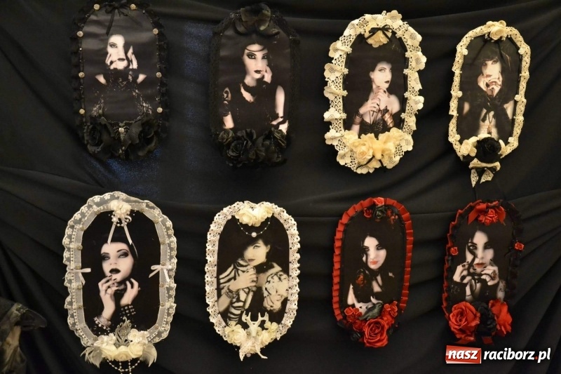 Zdjęcie w galerii na portalu naszraciborz.pl: DYPLOMY 2018 - wernisaż wystawy prac dyplomowych absolwentów PWSZ  wiadomości z regionu